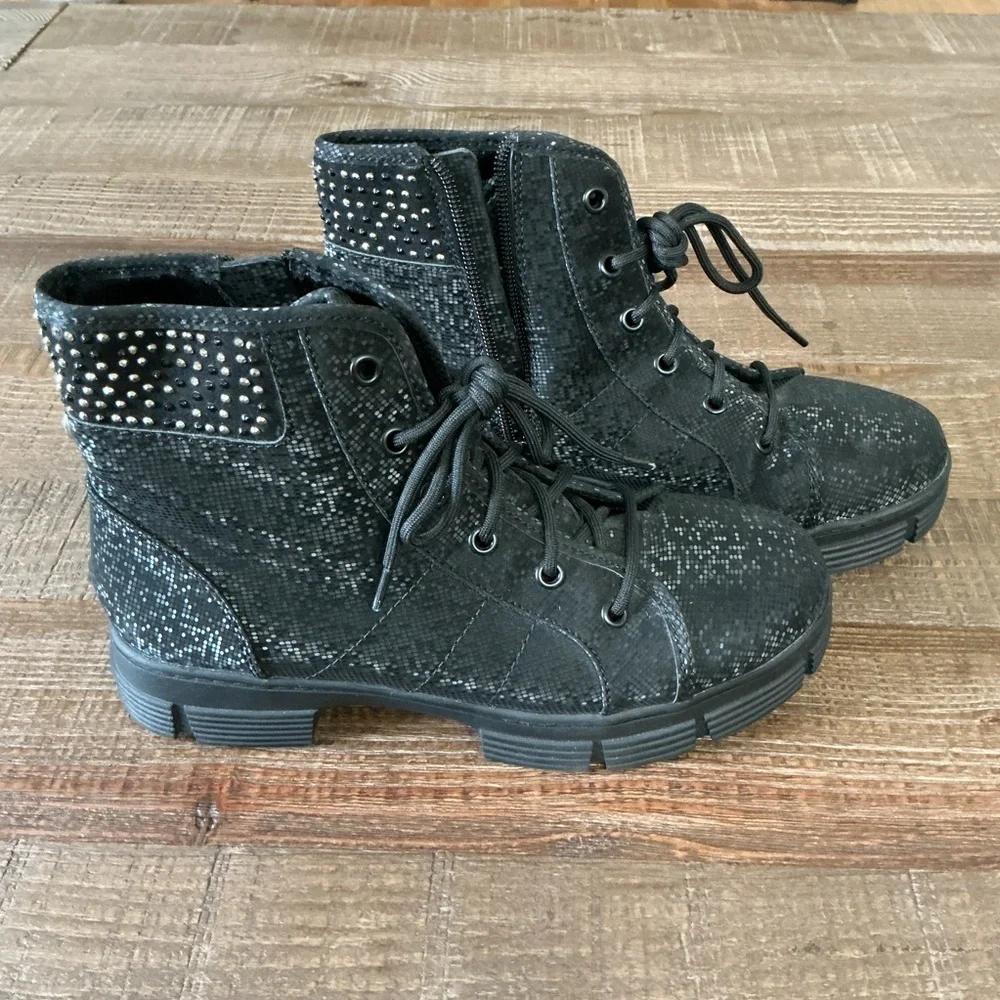 Madden NYC Girls Sparkle Chunky Combat Boot-Size 3 Girls, 5 women.